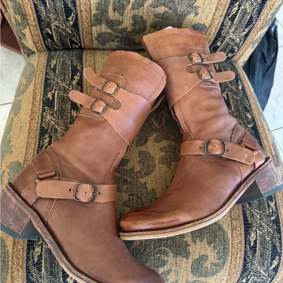 Gee Wawa Women Moto Biker Buckle Brown Rustic Leather Riding Boots size 8.5 - Picture 2 of 11